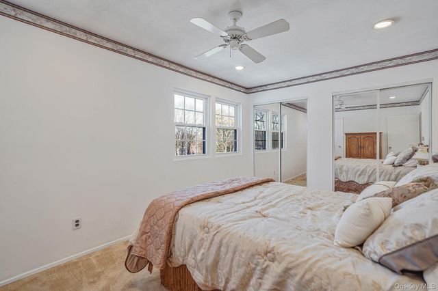 8 Huntington Commons 8, Yaphank, NY 11980
