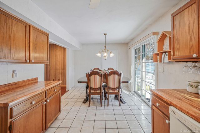 8 Huntington Commons 8, Yaphank, NY 11980