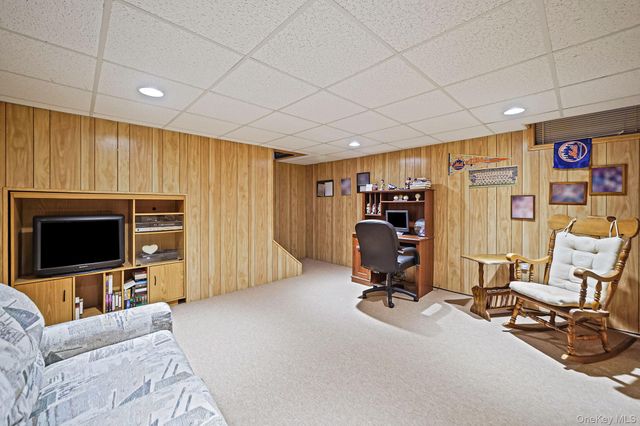 8 Huntington Commons 8, Yaphank, NY 11980