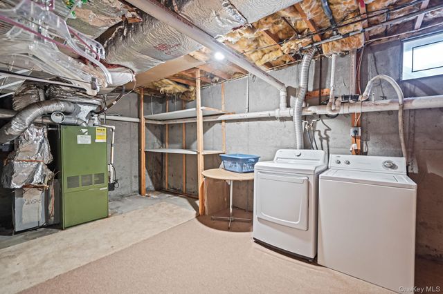 8 Huntington Commons 8, Yaphank, NY 11980