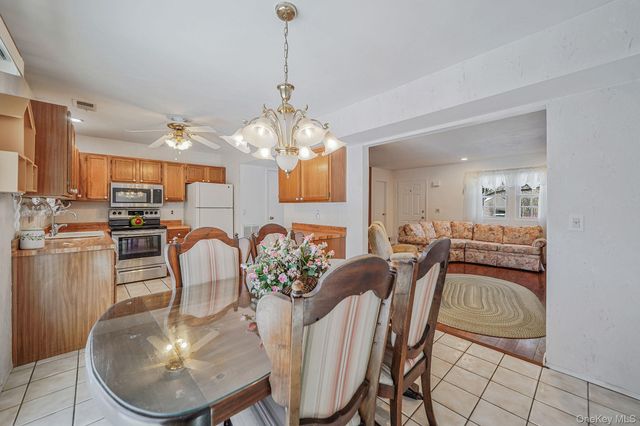 8 Huntington Commons 8, Yaphank, NY 11980