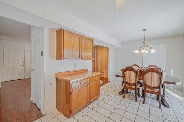 8 Huntington Commons 8, Yaphank, NY 11980