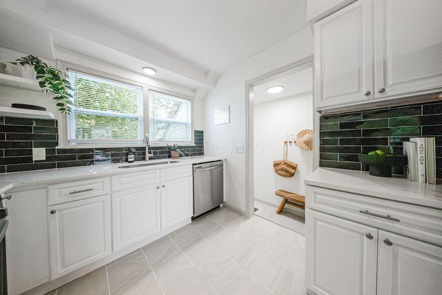 1899 Denbridge Way, Columbus, OH 43219