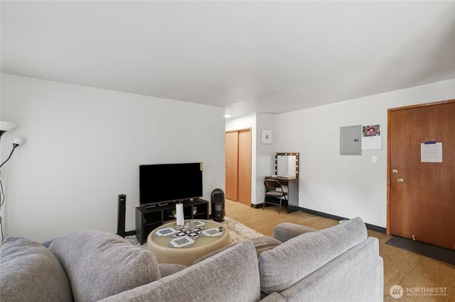 4803 S Henderson Street, Seattle, WA 98118