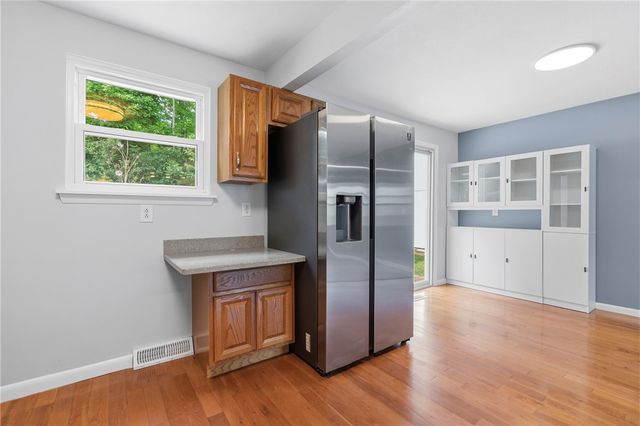 113 Spruce Valley Dr, Ross Twp, PA 15229