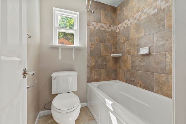 113 Spruce Valley Dr, Ross Twp, PA 15229