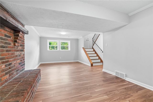 113 Spruce Valley Dr, Ross Twp, PA 15229