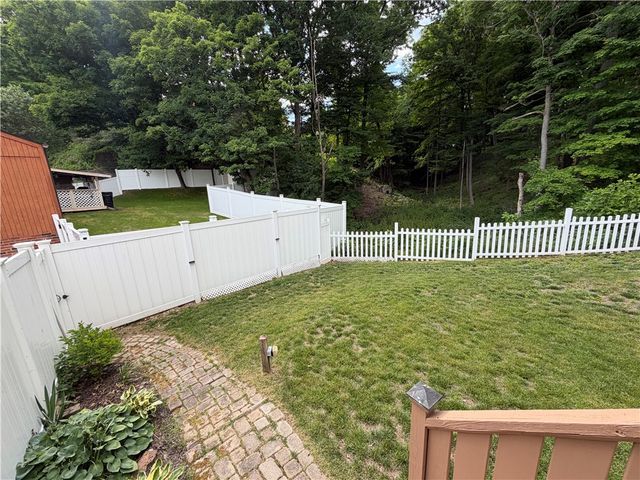 113 Spruce Valley Dr, Ross Twp, PA 15229