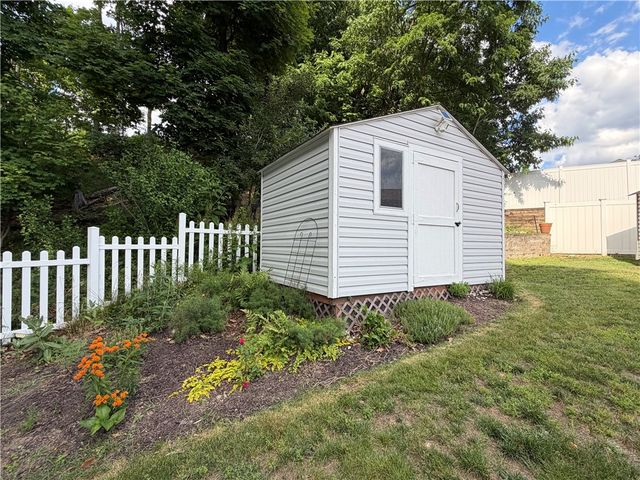 113 Spruce Valley Dr, Ross Twp, PA 15229