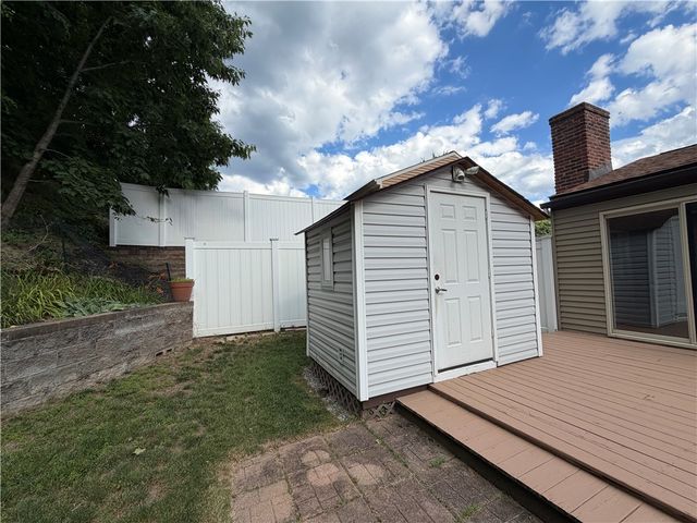113 Spruce Valley Dr, Ross Twp, PA 15229