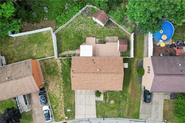 113 Spruce Valley Dr, Ross Twp, PA 15229