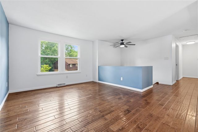 113 Spruce Valley Dr, Ross Twp, PA 15229