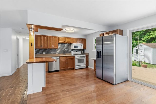 113 Spruce Valley Dr, Ross Twp, PA 15229