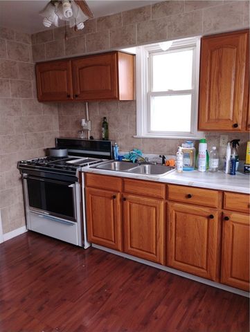 164 6th Avenue, Aliquippa, PA 15001