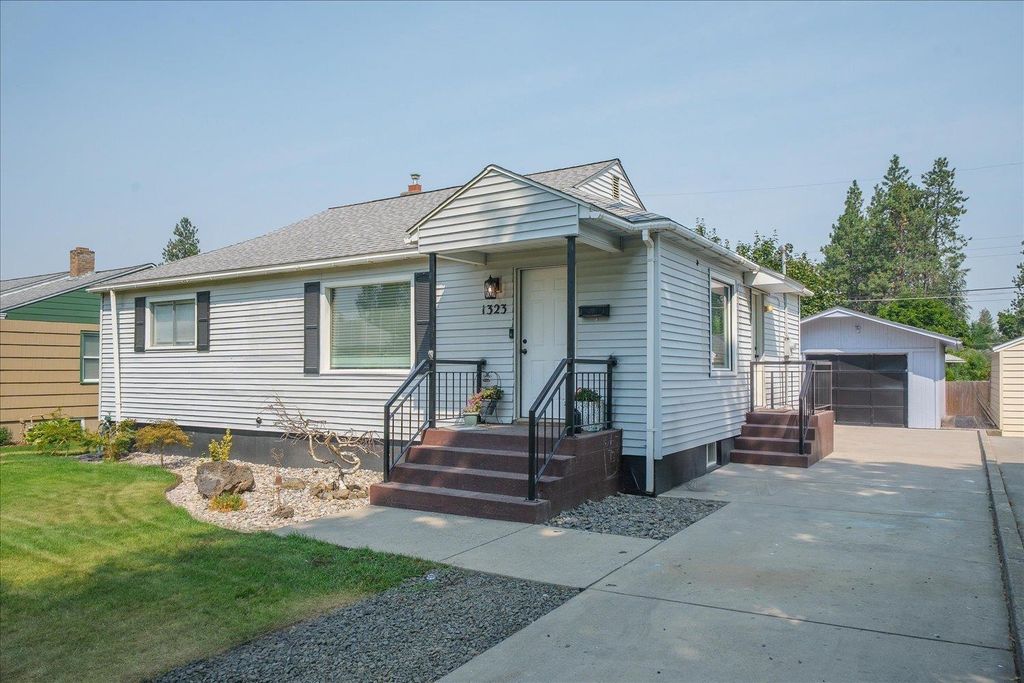 1323 E 41st Ave, Spokane, WA 99203 photo 2