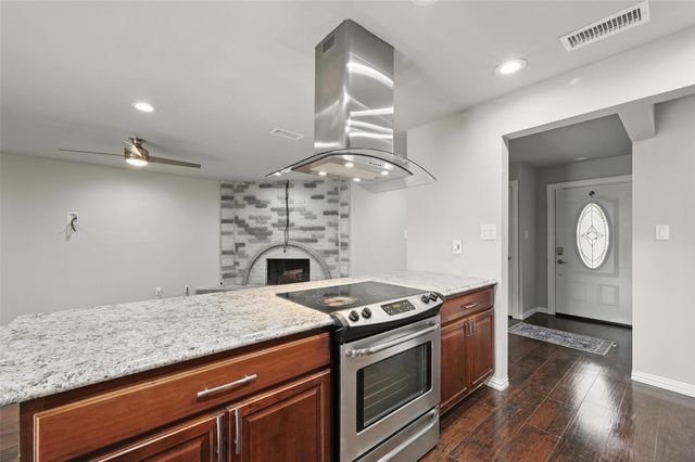 802 Netherland Drive, Arlington, TX 76017