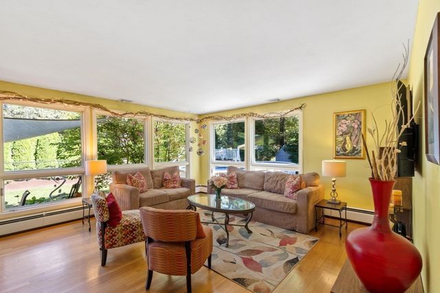1 Birchwood Terrace, Groveland, MA 01834