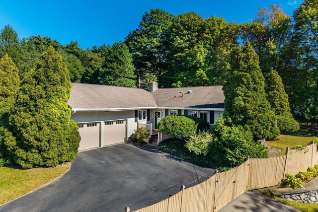 1 Birchwood Terrace, Groveland, MA 01834