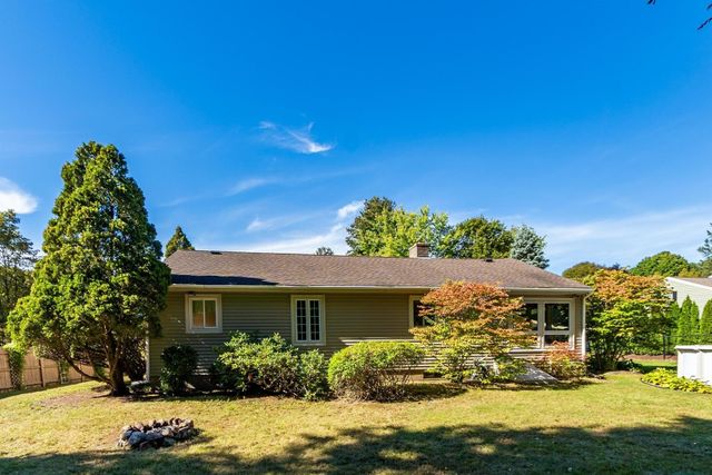 1 Birchwood Terrace, Groveland, MA 01834