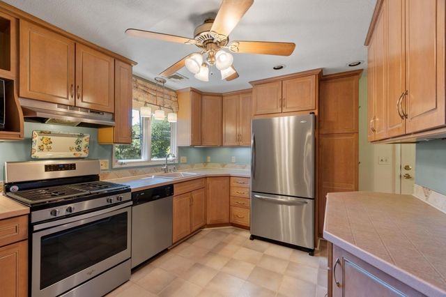 1 Birchwood Terrace, Groveland, MA 01834