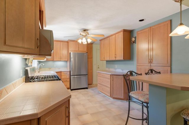 1 Birchwood Terrace, Groveland, MA 01834