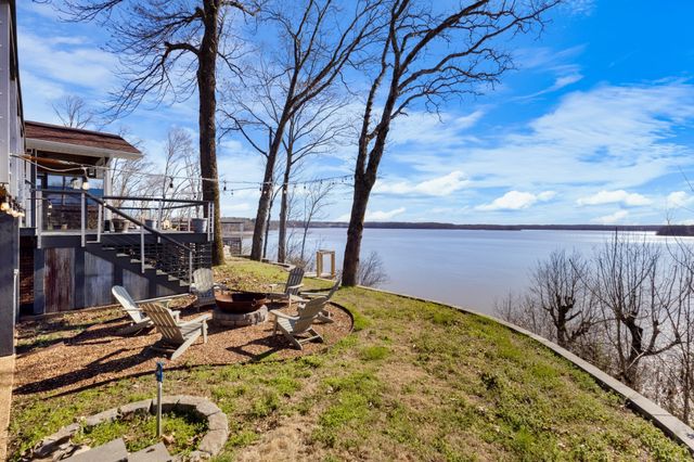 591 Shore Dr, Big Sandy, TN 38221