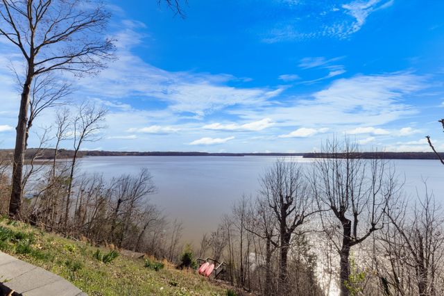 591 Shore Dr, Big Sandy, TN 38221