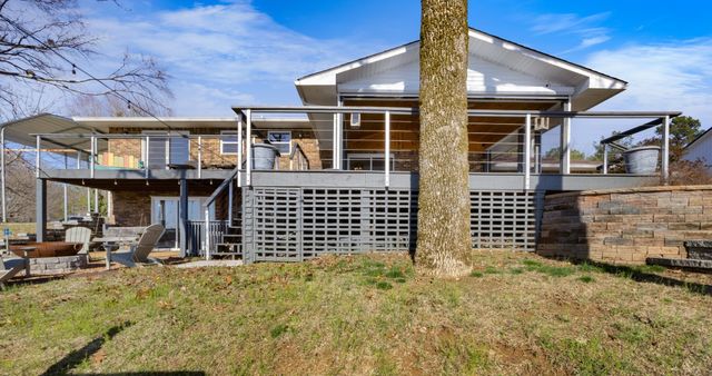 591 Shore Dr, Big Sandy, TN 38221