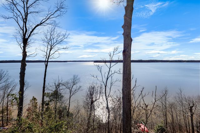 591 Shore Dr, Big Sandy, TN 38221