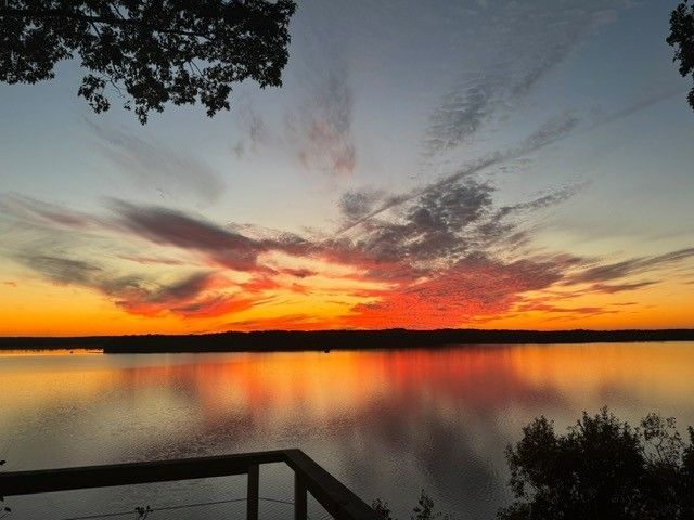 591 Shore Dr, Big Sandy, TN 38221