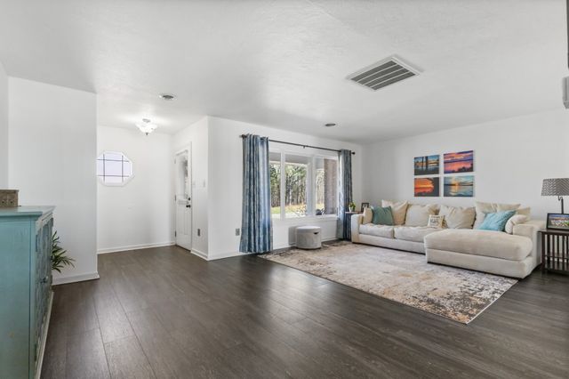 591 Shore Dr, Big Sandy, TN 38221