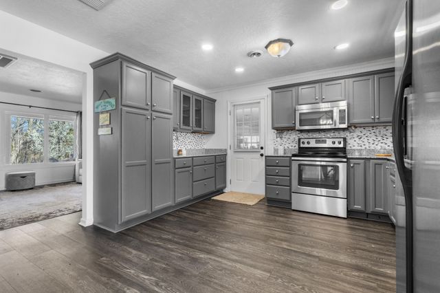 591 Shore Dr, Big Sandy, TN 38221