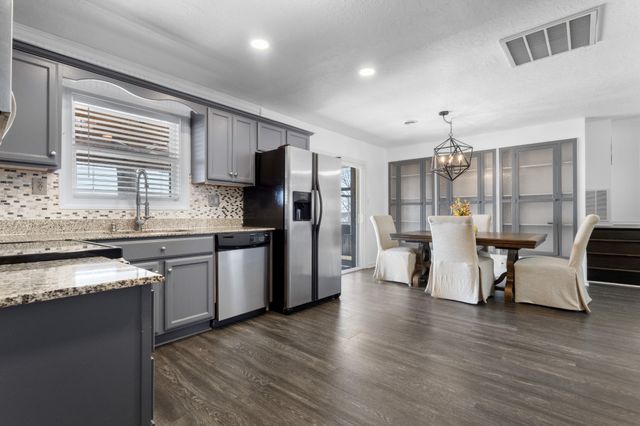 591 Shore Dr, Big Sandy, TN 38221