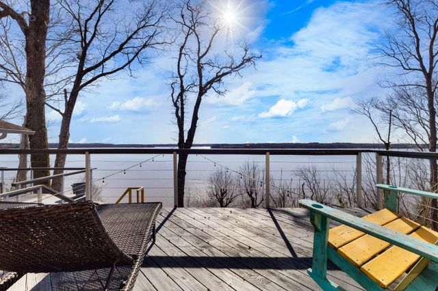 591 Shore Dr, Big Sandy, TN 38221