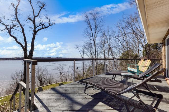 591 Shore Dr, Big Sandy, TN 38221