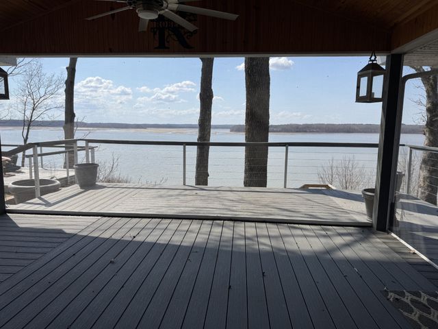 591 Shore Dr, Big Sandy, TN 38221