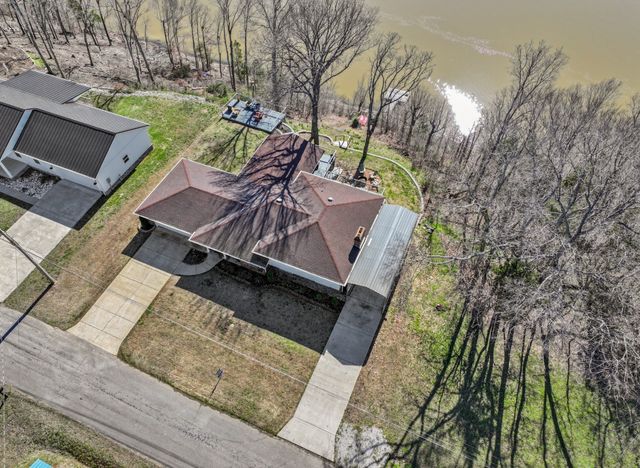 591 Shore Dr, Big Sandy, TN 38221