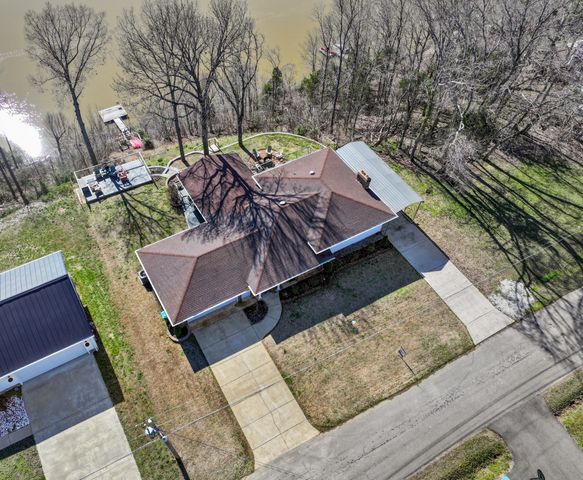 591 Shore Dr, Big Sandy, TN 38221