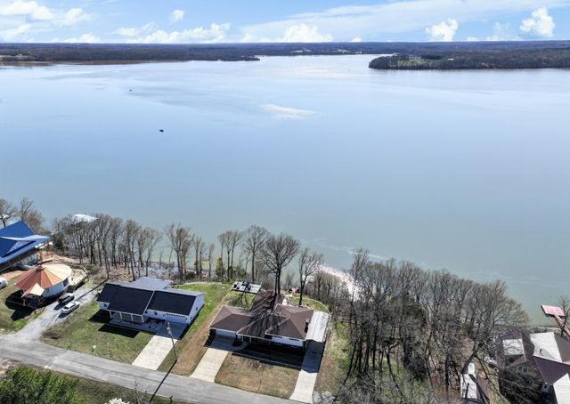 591 Shore Dr, Big Sandy, TN 38221