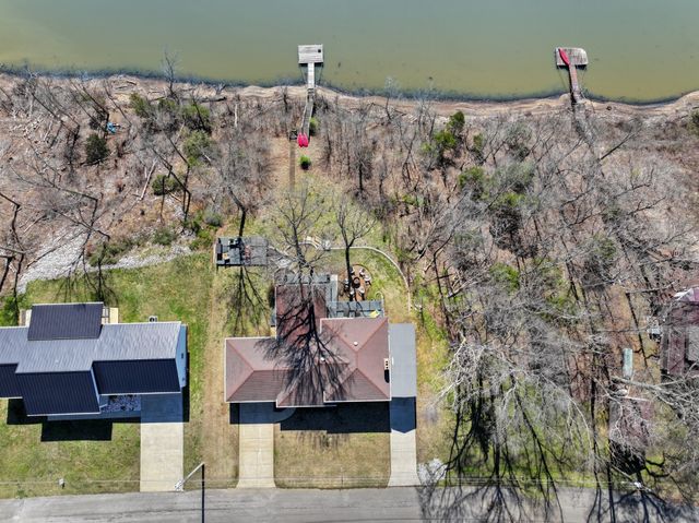 591 Shore Dr, Big Sandy, TN 38221