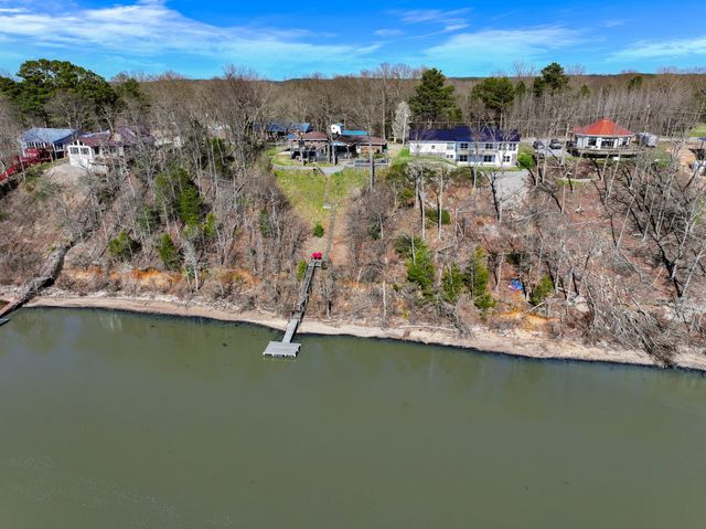 591 Shore Dr, Big Sandy, TN 38221