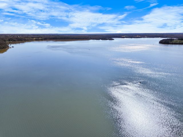 591 Shore Dr, Big Sandy, TN 38221