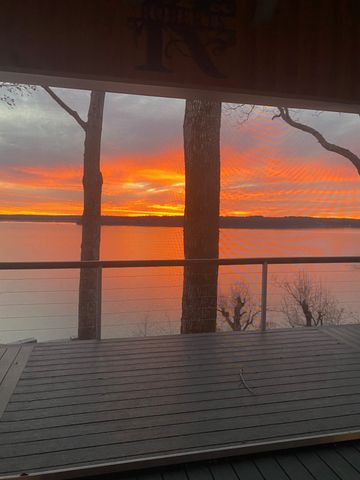 591 Shore Dr, Big Sandy, TN 38221