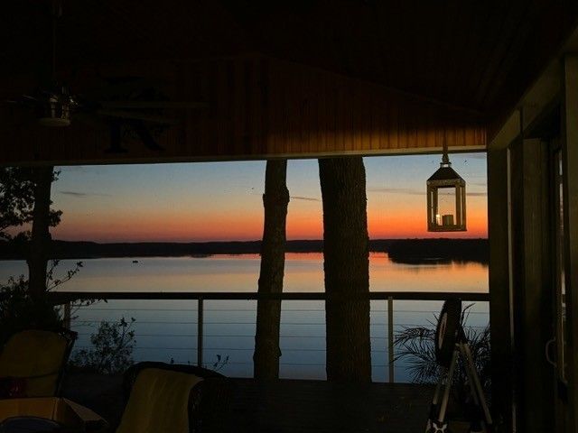 591 Shore Dr, Big Sandy, TN 38221