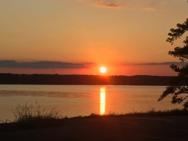 591 Shore Dr, Big Sandy, TN 38221