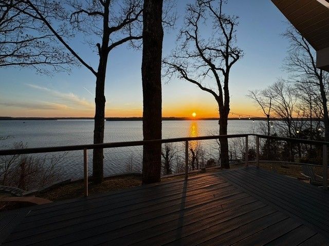 591 Shore Dr, Big Sandy, TN 38221