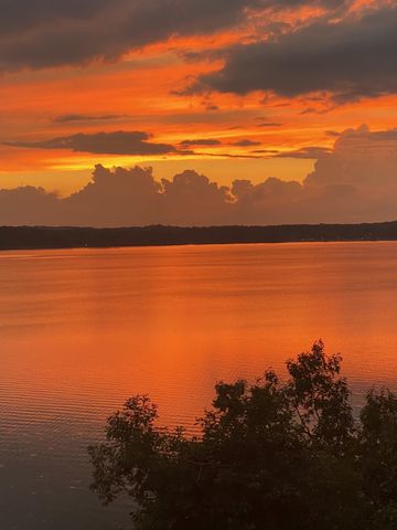 591 Shore Dr, Big Sandy, TN 38221