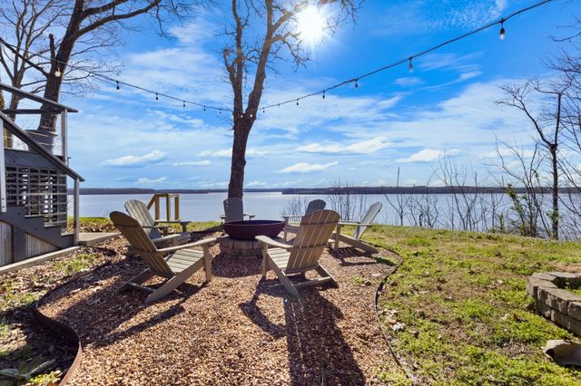 591 Shore Dr, Big Sandy, TN 38221