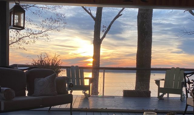 591 Shore Dr, Big Sandy, TN 38221