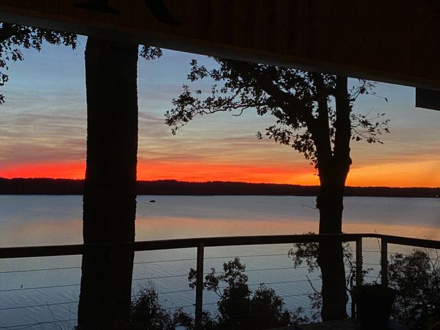 591 Shore Dr, Big Sandy, TN 38221